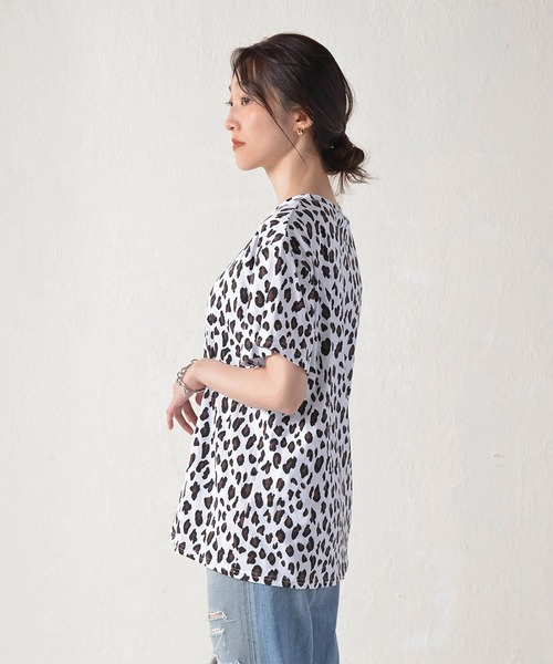 voov(ブーブ)の「レオパード柄 プリント ショートTシャツ(Tシャツ/カットソー・レディース・カーキ/ホワイト/イエロー・MEDIUM)」の8枚目の写真