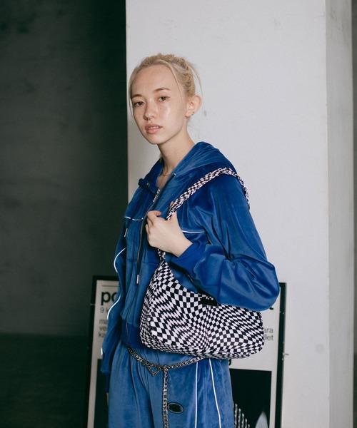 X-girl（エックスガール）の「HAND BAG（ハンドバッグ・レディース・ブラック/マルチ・ONE SIZE）」の3枚目の写真