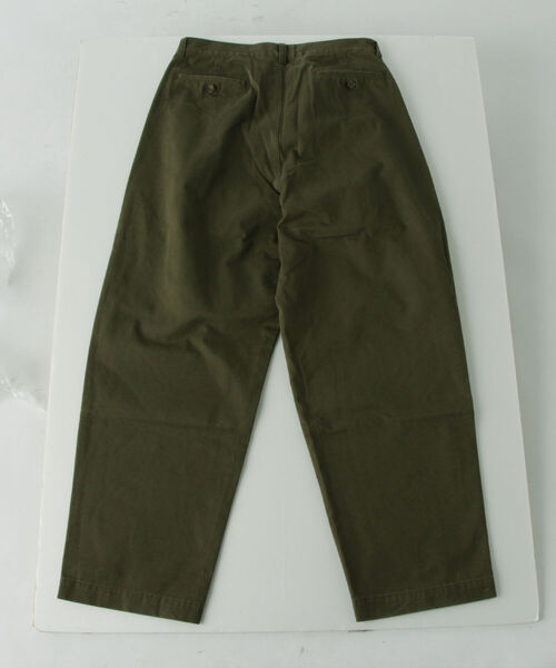 GLOSTER(グロスター)の「【GLOSTER/グロスター】ツータックチノトラウザーズ(チノパンツ・メンズ・ベージュ/ネイビー/オリーブ・SMALL/MEDIUM/LARGE)」の4枚目の写真