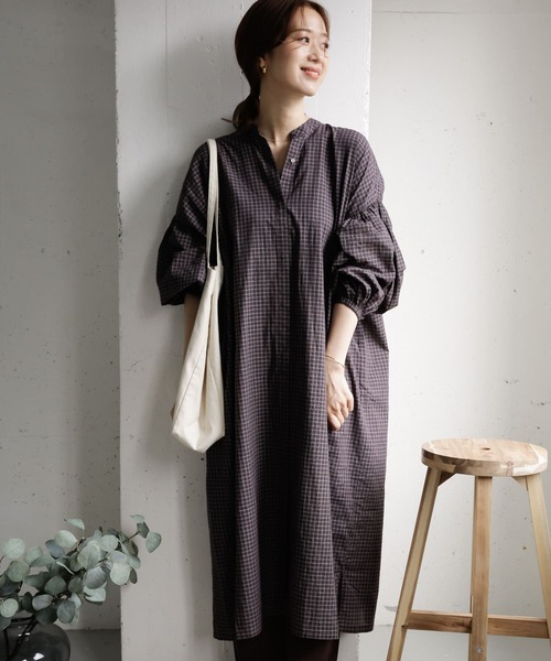 URBAN RESEARCH DOORS（アーバンリサーチドアーズ）の「チェックギャザースリーブワンピース（ワンピース・レディース・チャコールグレー/ライトグレー・ONE）」の3枚目の写真