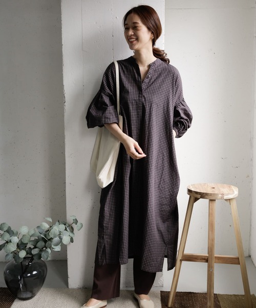 URBAN RESEARCH DOORS（アーバンリサーチドアーズ）の「チェックギャザースリーブワンピース（ワンピース・レディース・チャコールグレー/ライトグレー・ONE）」の5枚目の写真