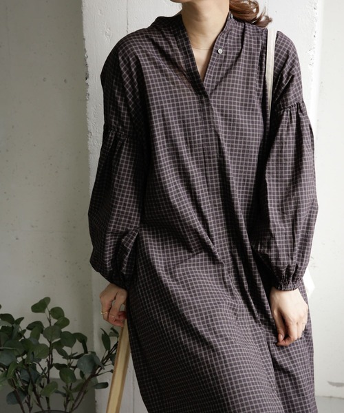 URBAN RESEARCH DOORS（アーバンリサーチドアーズ）の「チェックギャザースリーブワンピース（ワンピース・レディース・チャコールグレー/ライトグレー・ONE）」の10枚目の写真