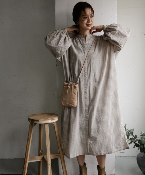 URBAN RESEARCH DOORS（アーバンリサーチドアーズ）の「チェックギャザースリーブワンピース（ワンピース・レディース・チャコールグレー/ライトグレー・ONE）」の20枚目の写真