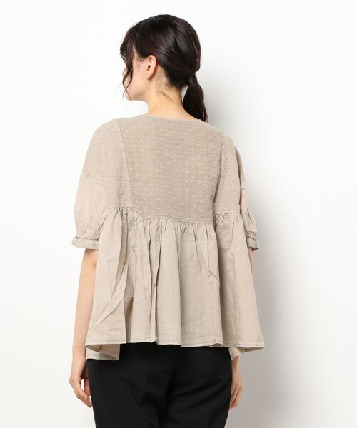 Samansa Mos2(サマンサ モスモス)の「パッチワークレース前後着ブラウス(シャツ/ブラウス・レディース・ベージュ/レッド/オフホワイト/グリーン/マスタード/チャコール・フリ-)」の8枚目の写真