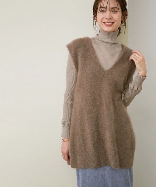 ROPE'（ロペ）の「【シリーズ】ラクーンカシミアVネックニットベスト（ベスト・レディース・ベージュ/ブラウン・38）」の2枚目の写真