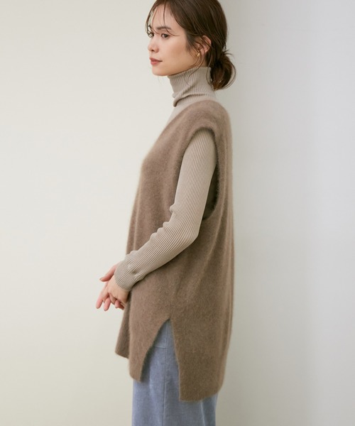 ROPE'（ロペ）の「【シリーズ】ラクーンカシミアVネックニットベスト（ベスト・レディース・ベージュ/ブラウン・38）」の5枚目の写真