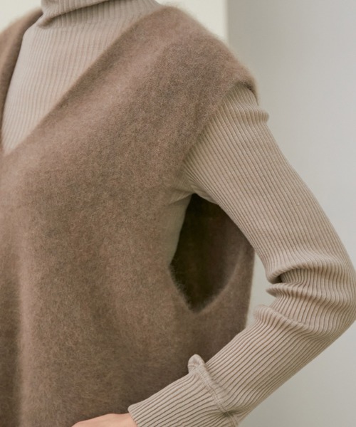 ROPE'（ロペ）の「【シリーズ】ラクーンカシミアVネックニットベスト（ベスト・レディース・ベージュ/ブラウン・38）」の7枚目の写真