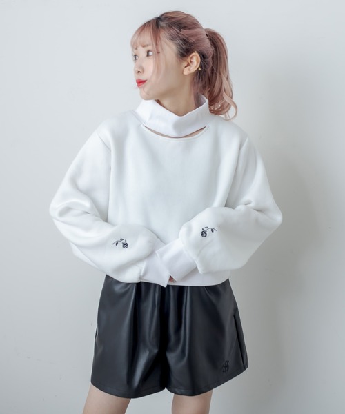 RASVOA（ラスボア）の「カットアウトハイネックトレーナー（スウェット・レディース・ブラック/オフホワイト・FREE）」の4枚目の写真
