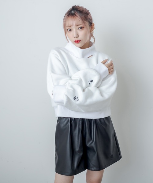 RASVOA（ラスボア）の「カットアウトハイネックトレーナー（スウェット・レディース・ブラック/オフホワイト・FREE）」の5枚目の写真