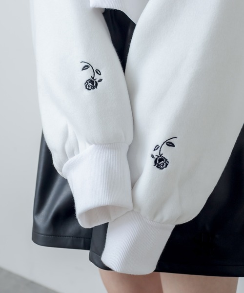 RASVOA（ラスボア）の「カットアウトハイネックトレーナー（スウェット・レディース・ブラック/オフホワイト・FREE）」の12枚目の写真