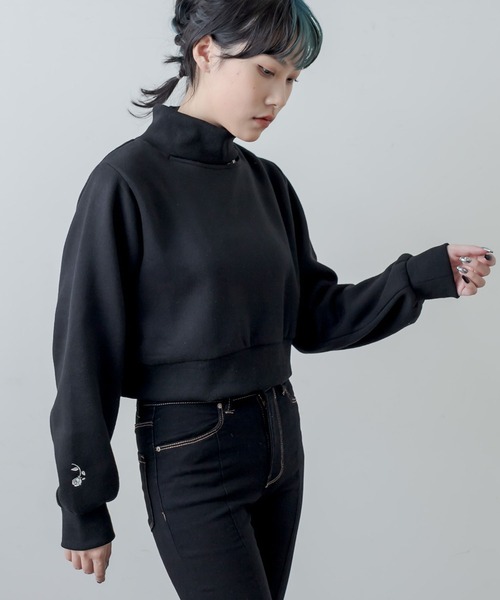 RASVOA（ラスボア）の「カットアウトハイネックトレーナー（スウェット・レディース・ブラック/オフホワイト・FREE）」の18枚目の写真