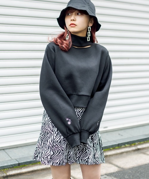 RASVOA（ラスボア）の「カットアウトハイネックトレーナー（スウェット・レディース・ブラック/オフホワイト・FREE）」の22枚目の写真