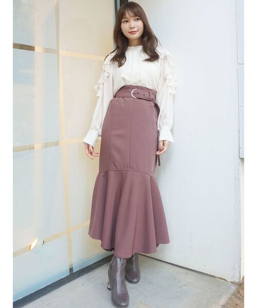 MERCURYDUO(マーキュリーデュオ)の「2WAYオープンショルダーラッフルブラウス(シャツ/ブラウス・レディース・ブラウン/オフホワイト/ブルー・FREE)」の4枚目の写真