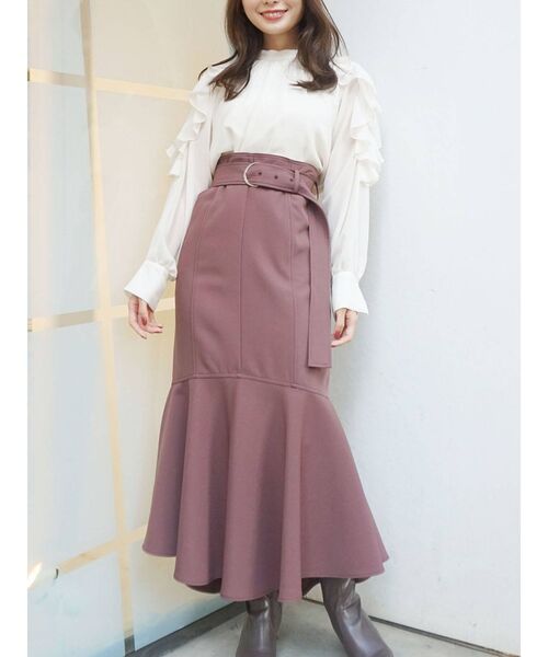 MERCURYDUO(マーキュリーデュオ)の「2WAYオープンショルダーラッフルブラウス(シャツ/ブラウス・レディース・ブラウン/オフホワイト/ブルー・FREE)」の5枚目の写真