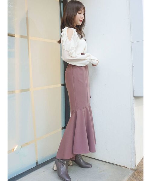 MERCURYDUO(マーキュリーデュオ)の「2WAYオープンショルダーラッフルブラウス(シャツ/ブラウス・レディース・ブラウン/オフホワイト/ブルー・FREE)」の7枚目の写真