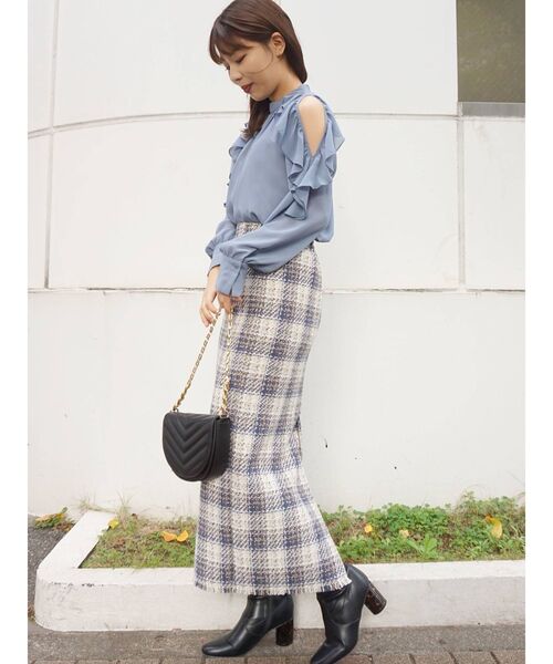 MERCURYDUO(マーキュリーデュオ)の「2WAYオープンショルダーラッフルブラウス(シャツ/ブラウス・レディース・ブラウン/オフホワイト/ブルー・FREE)」の8枚目の写真