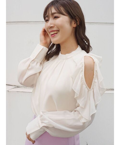 MERCURYDUO(マーキュリーデュオ)の「2WAYオープンショルダーラッフルブラウス(シャツ/ブラウス・レディース・ブラウン/オフホワイト/ブルー・FREE)」の13枚目の写真