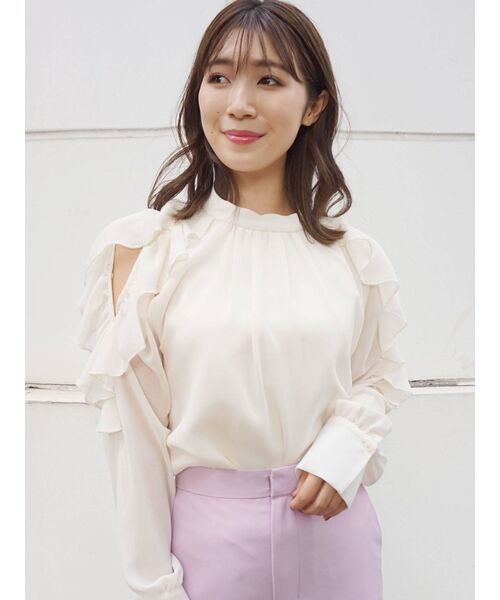 MERCURYDUO(マーキュリーデュオ)の「2WAYオープンショルダーラッフルブラウス(シャツ/ブラウス・レディース・ブラウン/オフホワイト/ブルー・FREE)」の15枚目の写真