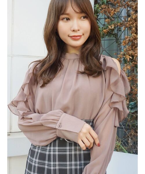 MERCURYDUO(マーキュリーデュオ)の「2WAYオープンショルダーラッフルブラウス(シャツ/ブラウス・レディース・ブラウン/オフホワイト/ブルー・FREE)」の16枚目の写真