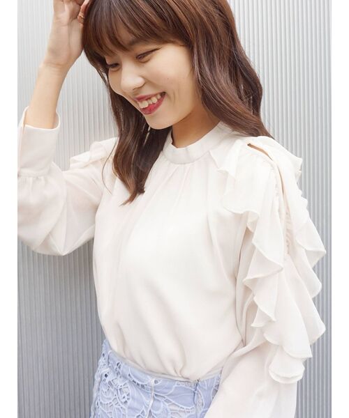 MERCURYDUO(マーキュリーデュオ)の「2WAYオープンショルダーラッフルブラウス(シャツ/ブラウス・レディース・ブラウン/オフホワイト/ブルー・FREE)」の18枚目の写真