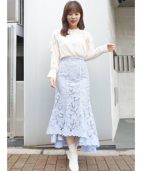 MERCURYDUO(マーキュリーデュオ)の「2WAYオープンショルダーラッフルブラウス(シャツ/ブラウス・レディース・ブラウン/オフホワイト/ブルー・FREE)」の19枚目の写真