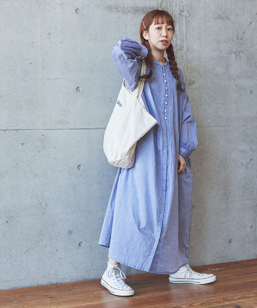 PAR ICI(パーリッシィ)の「ローンシャンブレー小紋柄抜染プリント ピンタックワンピース(シャツワンピース・レディース・ブラック/サックスブルー・FREE)」の1枚目の写真