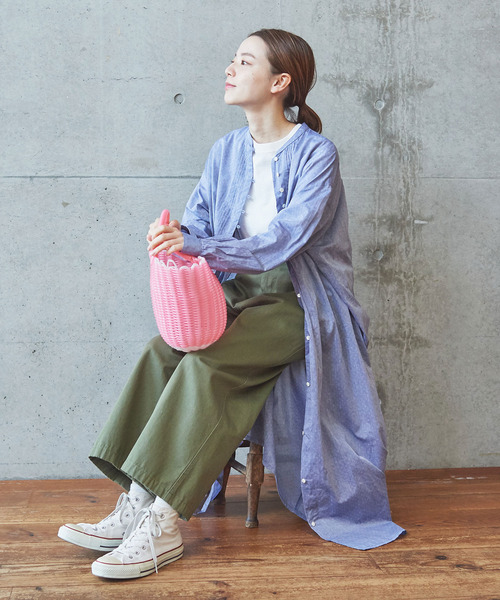 PAR ICI(パーリッシィ)の「ローンシャンブレー小紋柄抜染プリント ピンタックワンピース(シャツワンピース・レディース・ブラック/サックスブルー・FREE)」の8枚目の写真