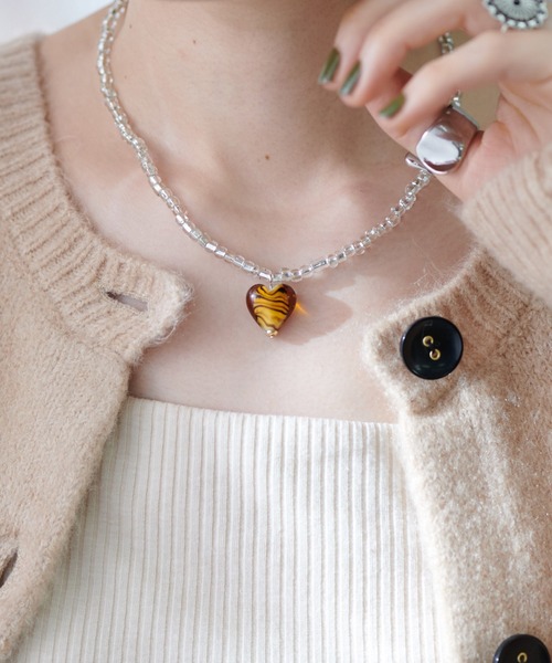 WCJチャーム付きビーズネックレス ホワイト チャーム付きビーズ