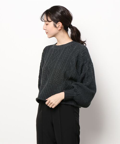ACT（アクト）の「ケーブル編み クルーネックニット（ニット/セーター・レディース・ブラック/アイボリー・M）」の2枚目の写真