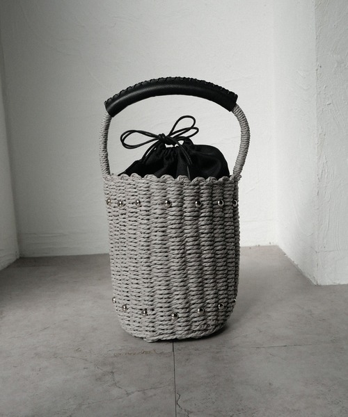 CURI BISCUI（キュリ　ビスキュイ）の「スタッズデザイン カゴバッグ（トートバッグ・レディース・ブラウン/グレー/ベージュ×ブラック・FREE）」の4枚目の写真