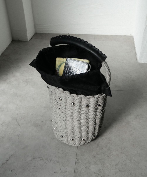 CURI BISCUI（キュリ　ビスキュイ）の「スタッズデザイン カゴバッグ（トートバッグ・レディース・ブラウン/グレー/ベージュ×ブラック・FREE）」の7枚目の写真