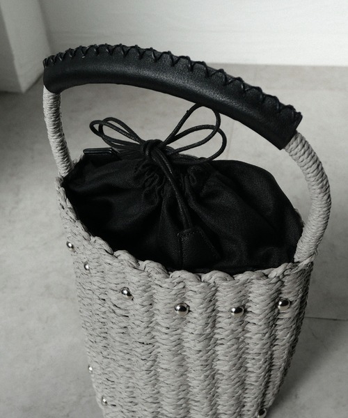 CURI BISCUI（キュリ　ビスキュイ）の「スタッズデザイン カゴバッグ（トートバッグ・レディース・ブラウン/グレー/ベージュ×ブラック・FREE）」の5枚目の写真