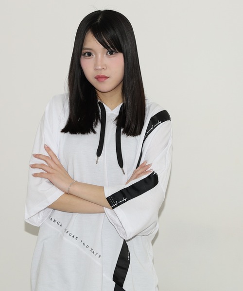 RE730(アールイーセブンサーティー)の「Asymmetric dolman T-hoodie / アシンメトリードルマンTパーカー(パーカー・メンズ・ブラック/ブラック系その他/ホワイト/ホワイト系その他/マルチ/ブラック系その他2・XL/M/L)」の9枚目の写真