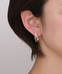 Manon's Selection（マノンズセレクション）の「ツイストデザインイヤリング23mm（イヤリング）」