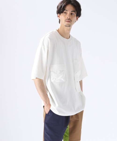 niko and...（ニコアンド）の「マルチポケットTシャツ（Tシャツ/カットソー・メンズ・ブラック/オフホワイト/ブルー・MEDIUM/LARGE）」の2枚目の写真