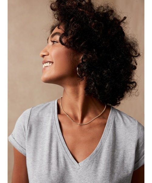 BANANA REPUBLIC FACTORY STORE（バナナリパブリック ファクトリーストア）の「BANANA REPUBLIC FACTORY STORE　　VネックタイムレスTシャツ（Tシャツ/カットソー・レディース・カーキ/ブルー系その他/ホワイト/グレー/ブラック/イエロー/ラベンダー/イエロー系その他/ブラック系その他・S/M/L/XS）」の4枚目の写真