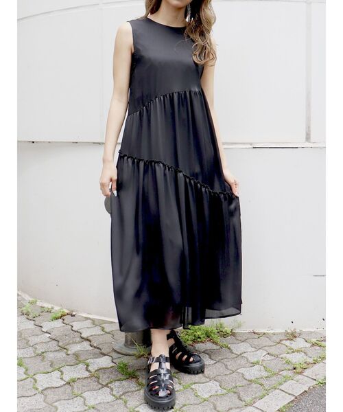 MURUA(ムルーア)の「ノースリーブギャザーワンピース(ワンピース・レディース・ブラック/ブラウン/グリーン・FREE)」の2枚目の写真