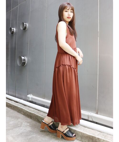 MURUA(ムルーア)の「ノースリーブギャザーワンピース(ワンピース・レディース・ブラック/ブラウン/グリーン・FREE)」の4枚目の写真