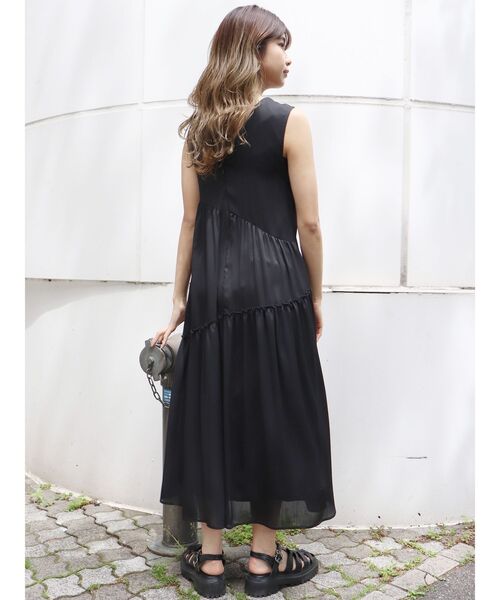 MURUA(ムルーア)の「ノースリーブギャザーワンピース(ワンピース・レディース・ブラック/ブラウン/グリーン・FREE)」の11枚目の写真