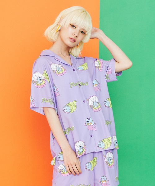 PUNYUS(プニュズ)の「DINO総柄オープンカラーシャツ(シャツ/ブラウス・レディース・ブラック/ライトパープル/グリーン・1/2/4/3)」の3枚目の写真