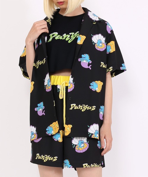 PUNYUS(プニュズ)の「DINO総柄オープンカラーシャツ(シャツ/ブラウス・レディース・ブラック/ライトパープル/グリーン・1/2/4/3)」の2枚目の写真