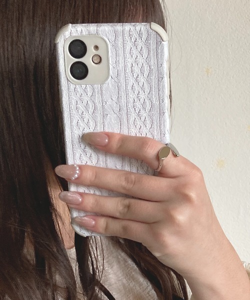 tolene(トレネ)の「ツィード ニットプリント スマホカバー iPhoneケース ( 7 / 8 / SE2 / 11 / 11Pro / 11Pro max / 12 / 12pro / 12pro max / 12mini / 13 /13pro / 13promax)(スマホケース/カバー・レディース・オフホワイト/ブルー・K/F/A/C/E/H/J/D/B/G/I)」の6枚目の写真