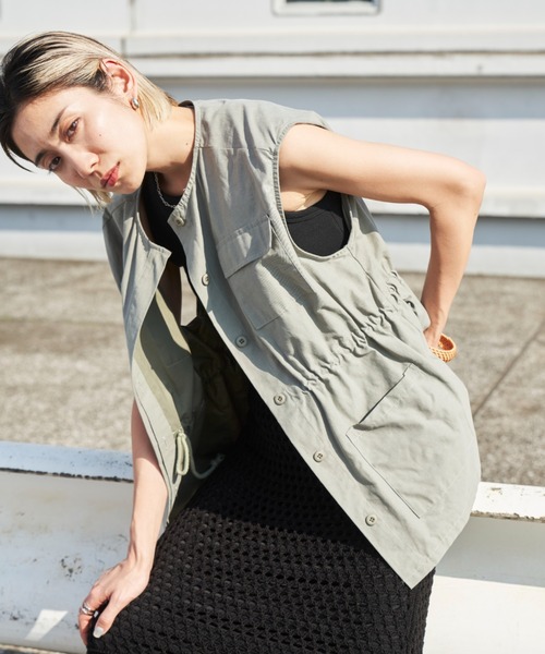 Auntie Rosa Holiday(アンティローザホリデー)の「ノーカラーミリタリーベスト(ベスト・レディース・ブラック/カーキ/オリーブ・FREE)」の12枚目の写真