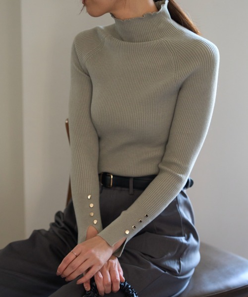 TRIANGLE PALETTE(トライアングルパレット)の「袖釦ボトルネックリブニット(ニット/セーター・レディース・ライトグレー/ベージュ/ブルー/アイボリー/ブラック/ラベンダー/ブラウン/ミント・FREE)」の6枚目の写真
