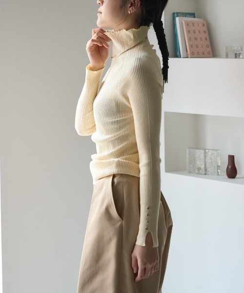 TRIANGLE PALETTE(トライアングルパレット)の「袖釦ボトルネックリブニット(ニット/セーター・レディース・ライトグレー/ベージュ/ブルー/アイボリー/ブラック/ラベンダー/ブラウン/ミント・FREE)」の16枚目の写真