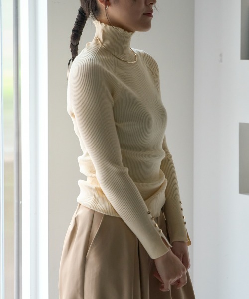 TRIANGLE PALETTE(トライアングルパレット)の「袖釦ボトルネックリブニット(ニット/セーター・レディース・ライトグレー/ベージュ/ブルー/アイボリー/ブラック/ラベンダー/ブラウン/ミント・FREE)」の14枚目の写真