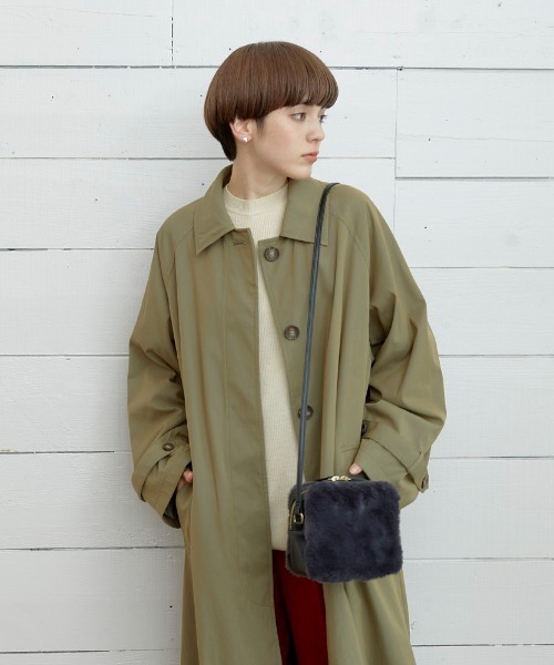 Actually（アクチュアリー）の「ショルダーバッグ キューブファー（ショルダーバッグ・レディース・ブラック/グレー/アイボリー・フリー）」の8枚目の写真