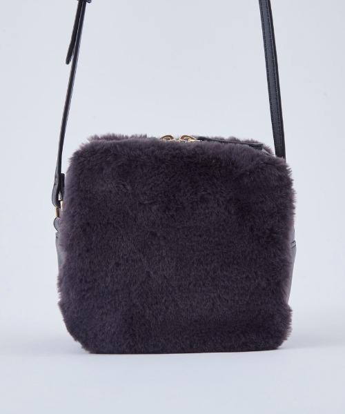 Actually（アクチュアリー）の「ショルダーバッグ キューブファー（ショルダーバッグ・レディース・ブラック/グレー/アイボリー・フリー）」の11枚目の写真