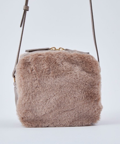 Actually（アクチュアリー）の「ショルダーバッグ キューブファー（ショルダーバッグ・レディース・ブラック/グレー/アイボリー・フリー）」の17枚目の写真