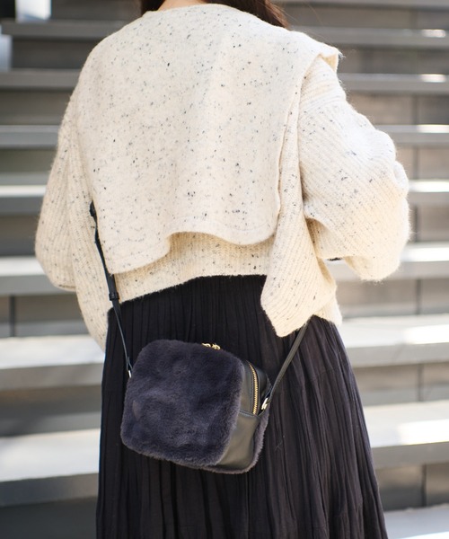 Actually（アクチュアリー）の「ショルダーバッグ キューブファー（ショルダーバッグ・レディース・ブラック/グレー/アイボリー・フリー）」の4枚目の写真